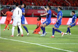 足球报：特鲁西埃带队14场4胜10负，被印尼三杀让越南颜面无存